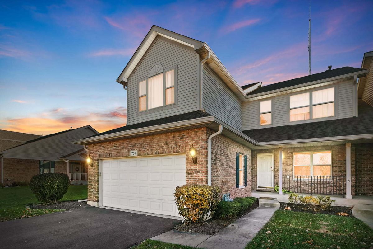 737 St Johns Place, Addison, IL 60101
