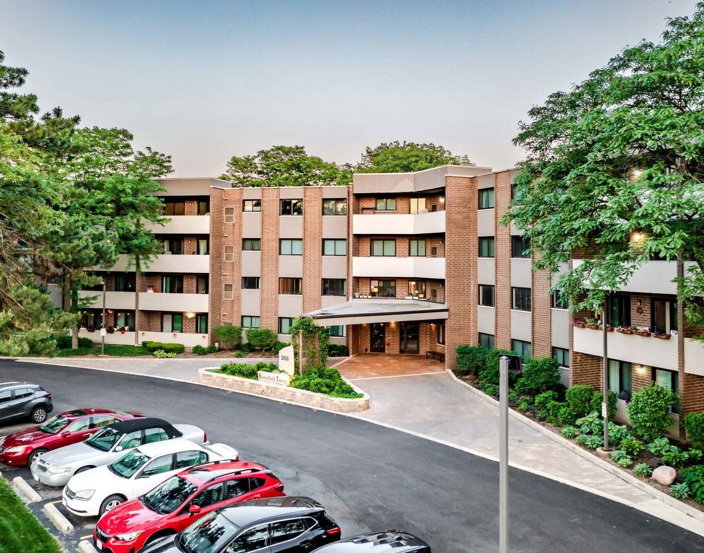 260 E Butterfield Road #306 — Elmhurst, IL 60126