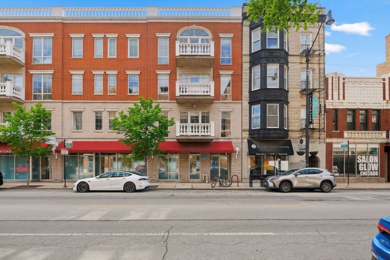2762 N Lincoln Avenue #401 — Chicago, IL 60614
