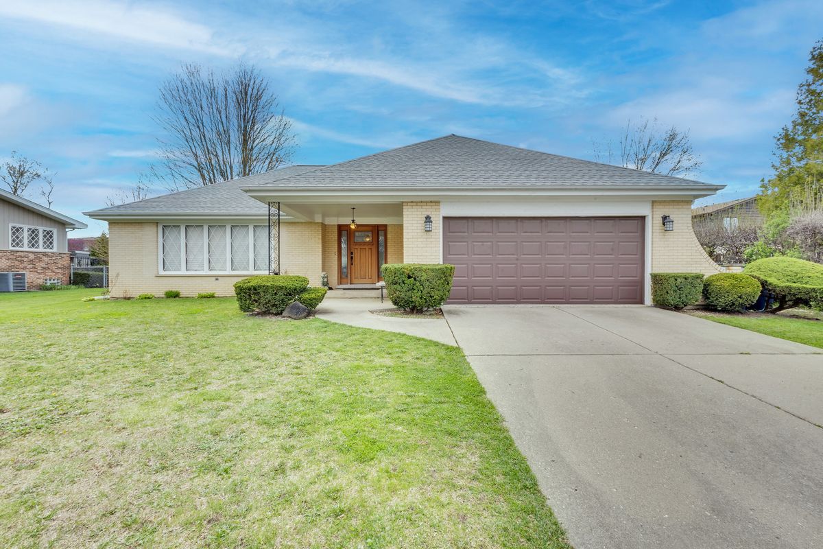 730 Castlewood Lane, Deerfield, IL 60015