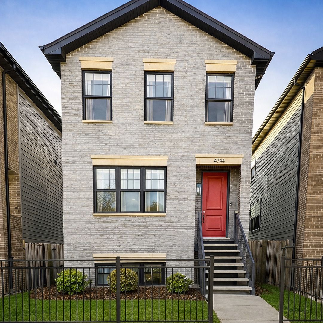 4744 S Indiana Avenue — Chicago, IL 60615