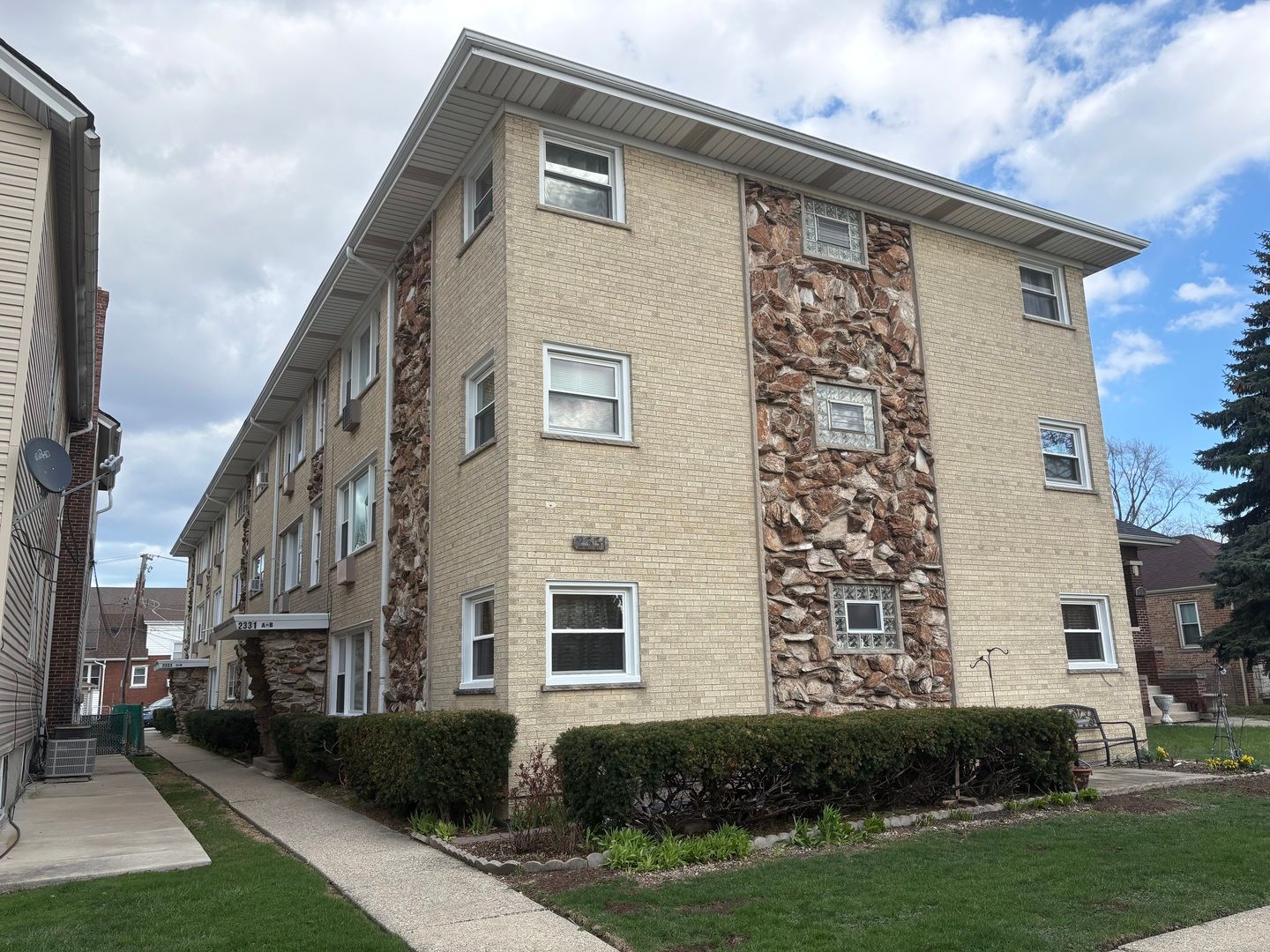 2331 N Sayre Avenue #2D — Chicago, IL 60707