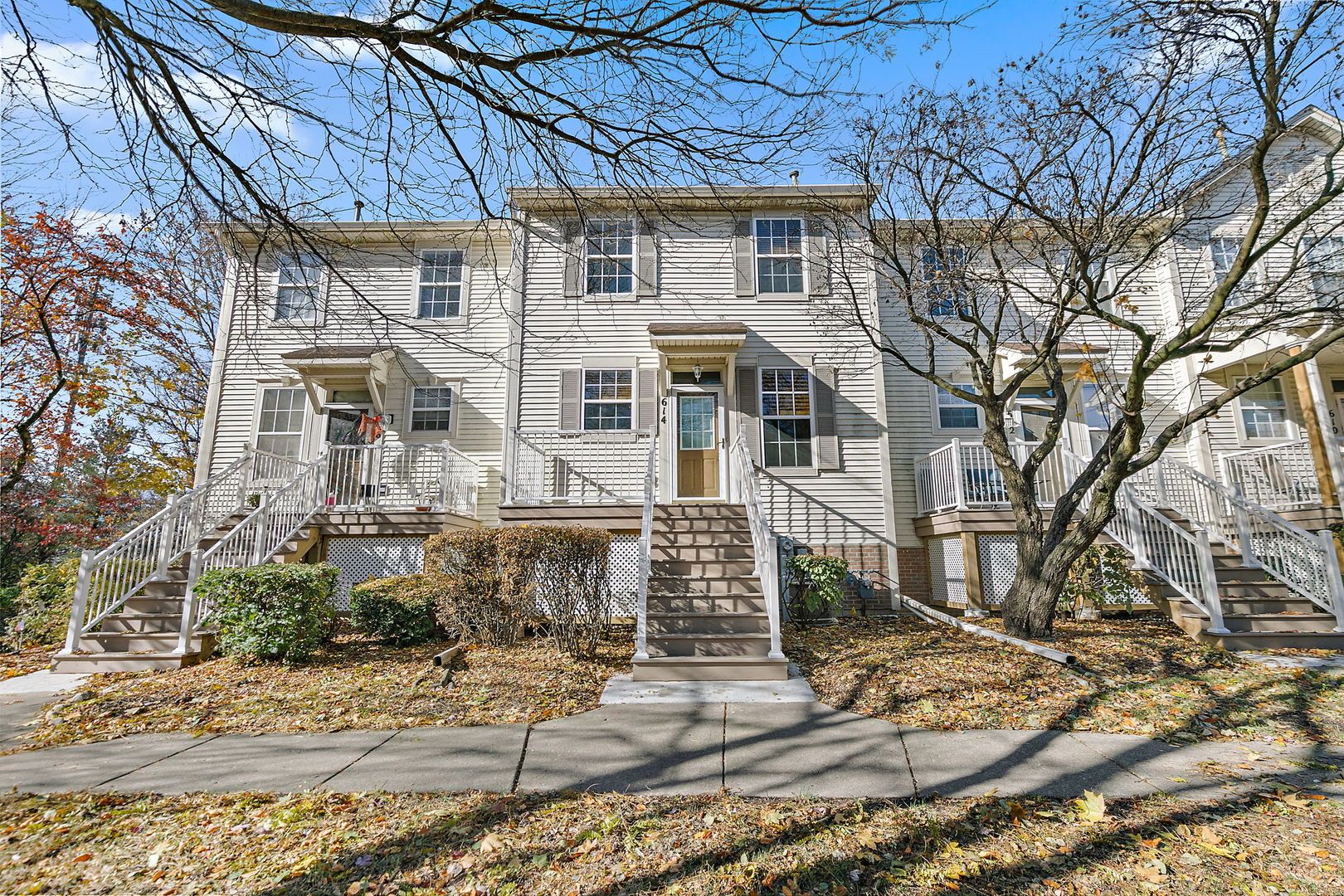614 Littleton Trail — Elgin, IL 60120