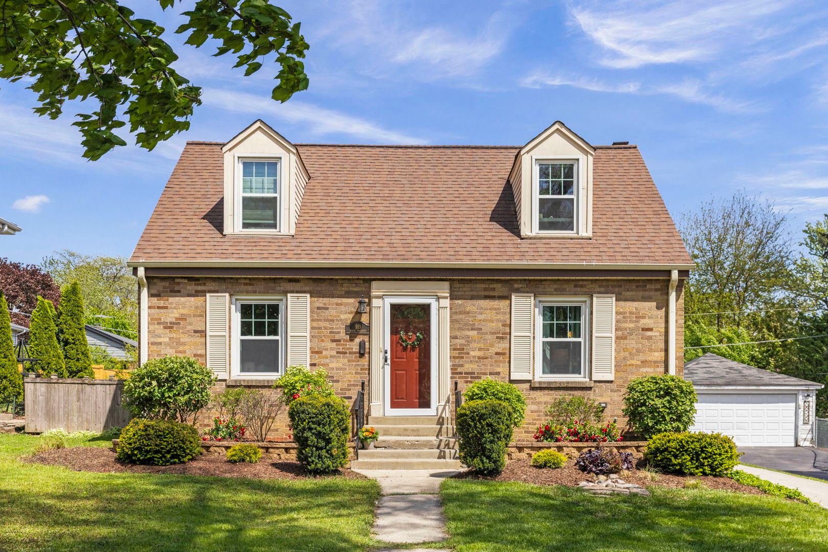 919 N President Street — Wheaton, IL 60187