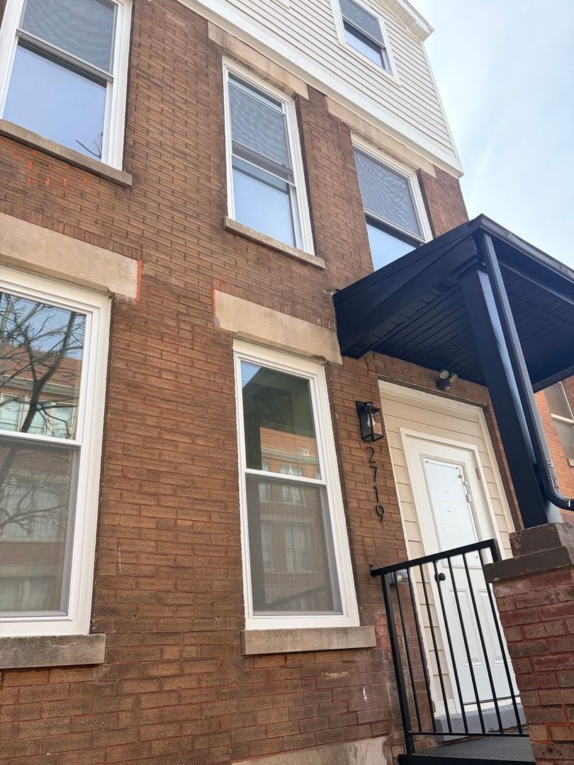 2719 W AUGUSTA Street #1 — Chicago, IL 60622