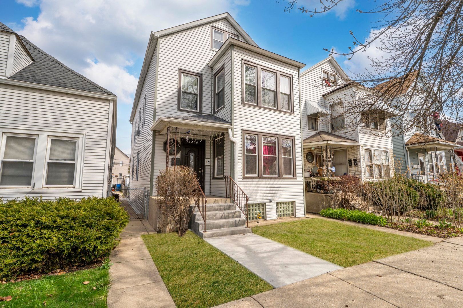 5450 W Drummond Place — Chicago, IL 60639
