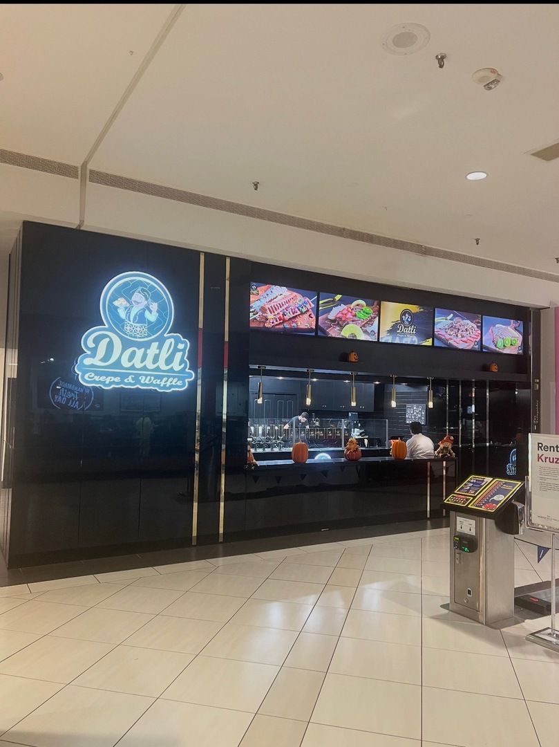 5 Woodfield Mall #G135 — Schaumburg, IL 60173