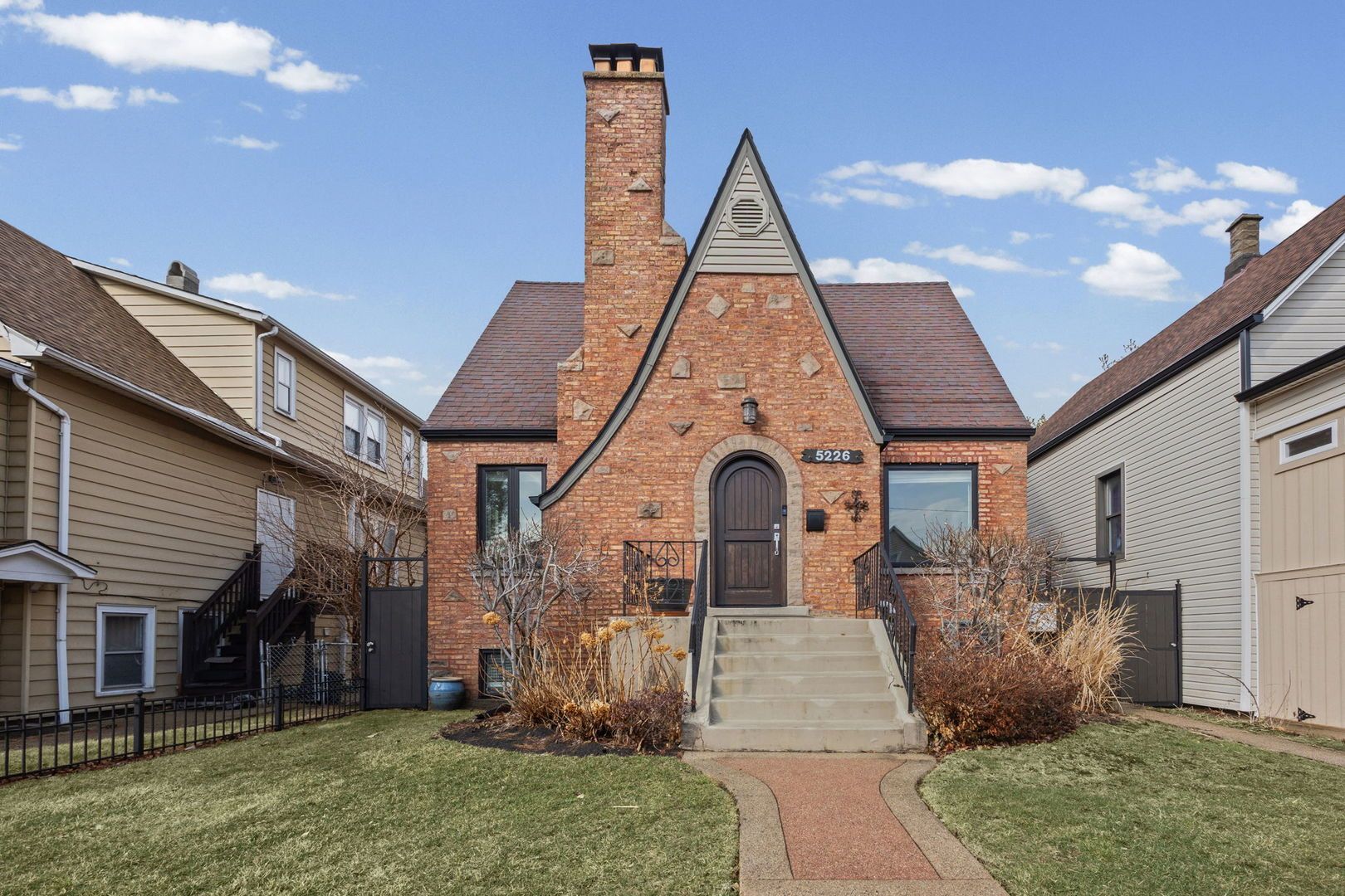 5226 W Eddy Street — Chicago, IL 60641