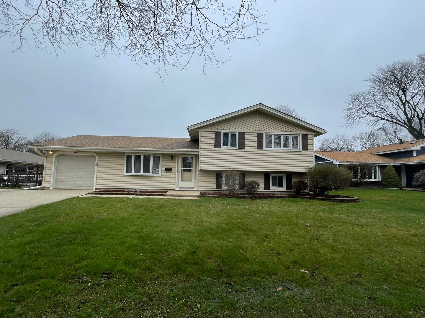 900 Georgean Lane — Schaumburg, IL 60193