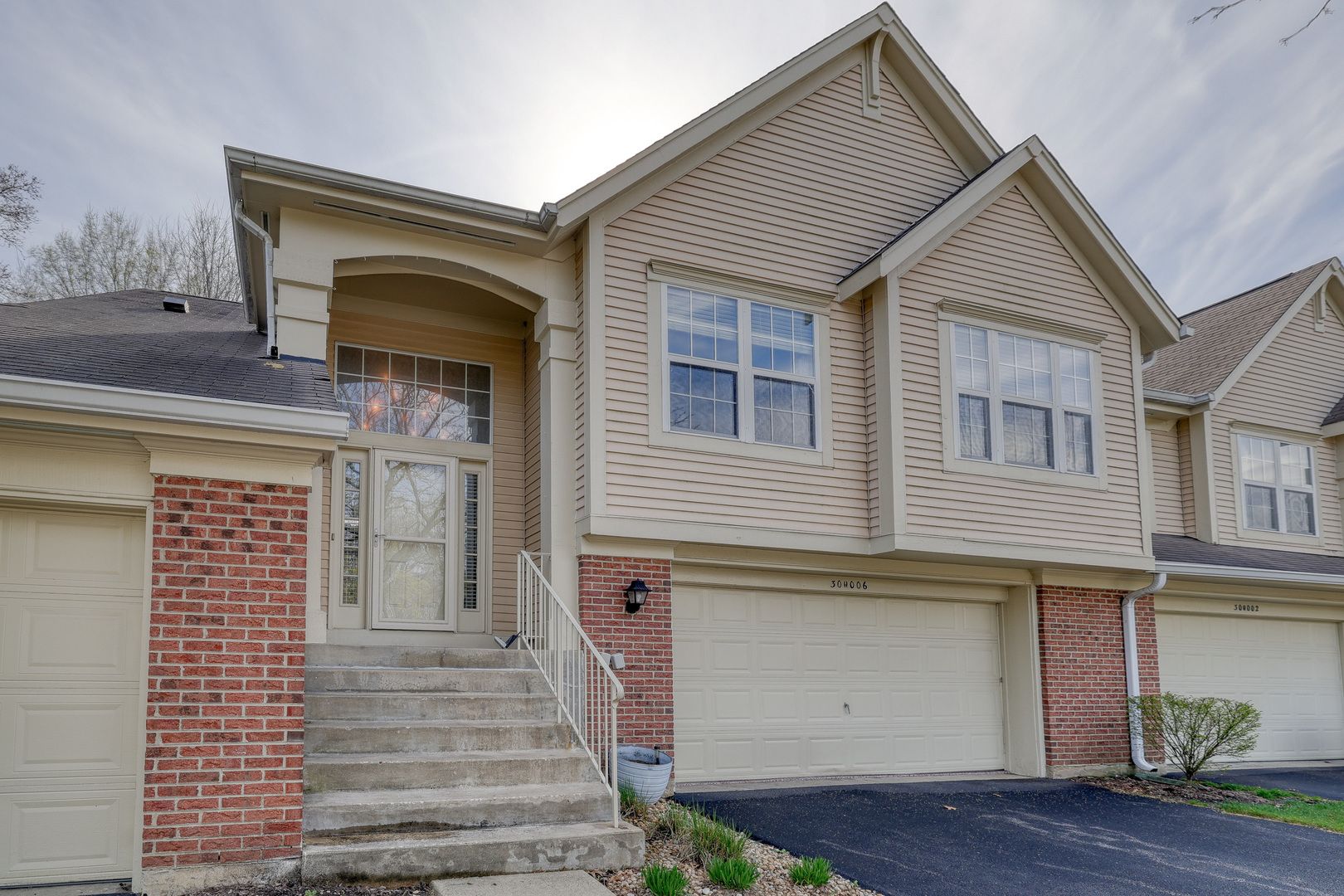 30W006 Willow Court — Warrenville, IL 60555
