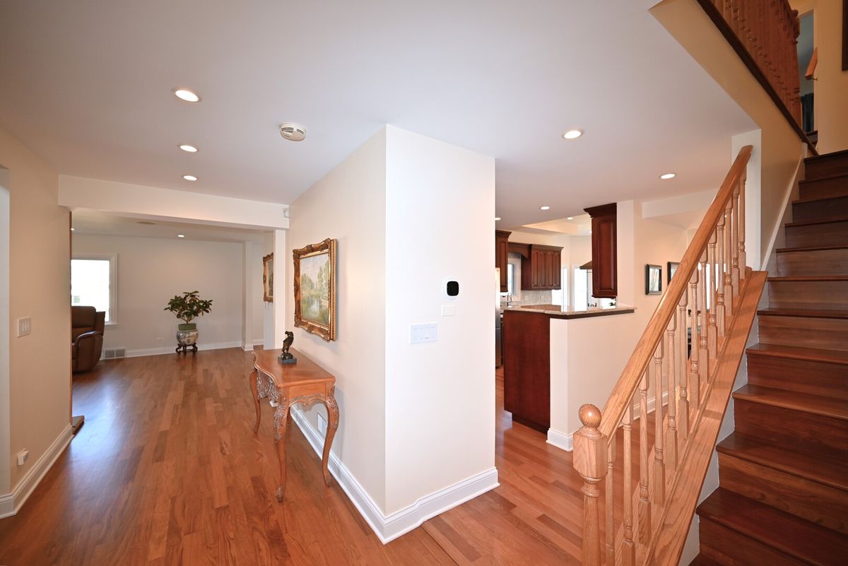 175 LAGOON Drive, Northfield, IL 60093