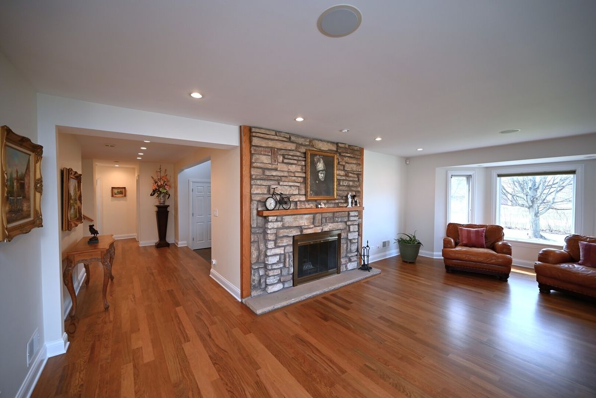 175 LAGOON Drive, Northfield, IL 60093
