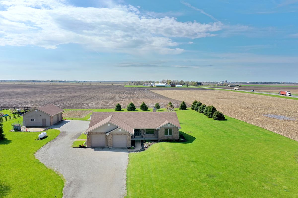 13042 10500n Road, Grant Park, IL 60940