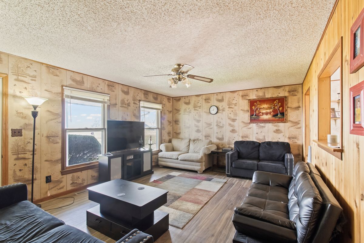 812 W 3rd Street, Gilman, IL 60938