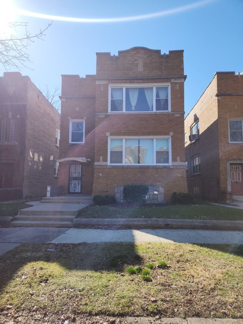 8222 S PEORIA Street — Chicago, IL 60620