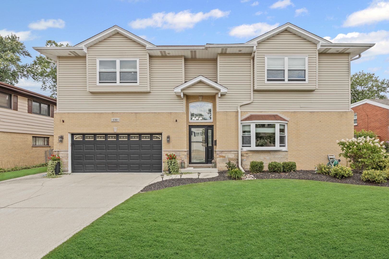 130 Elm Tree Lane — Elmhurst, IL 60126