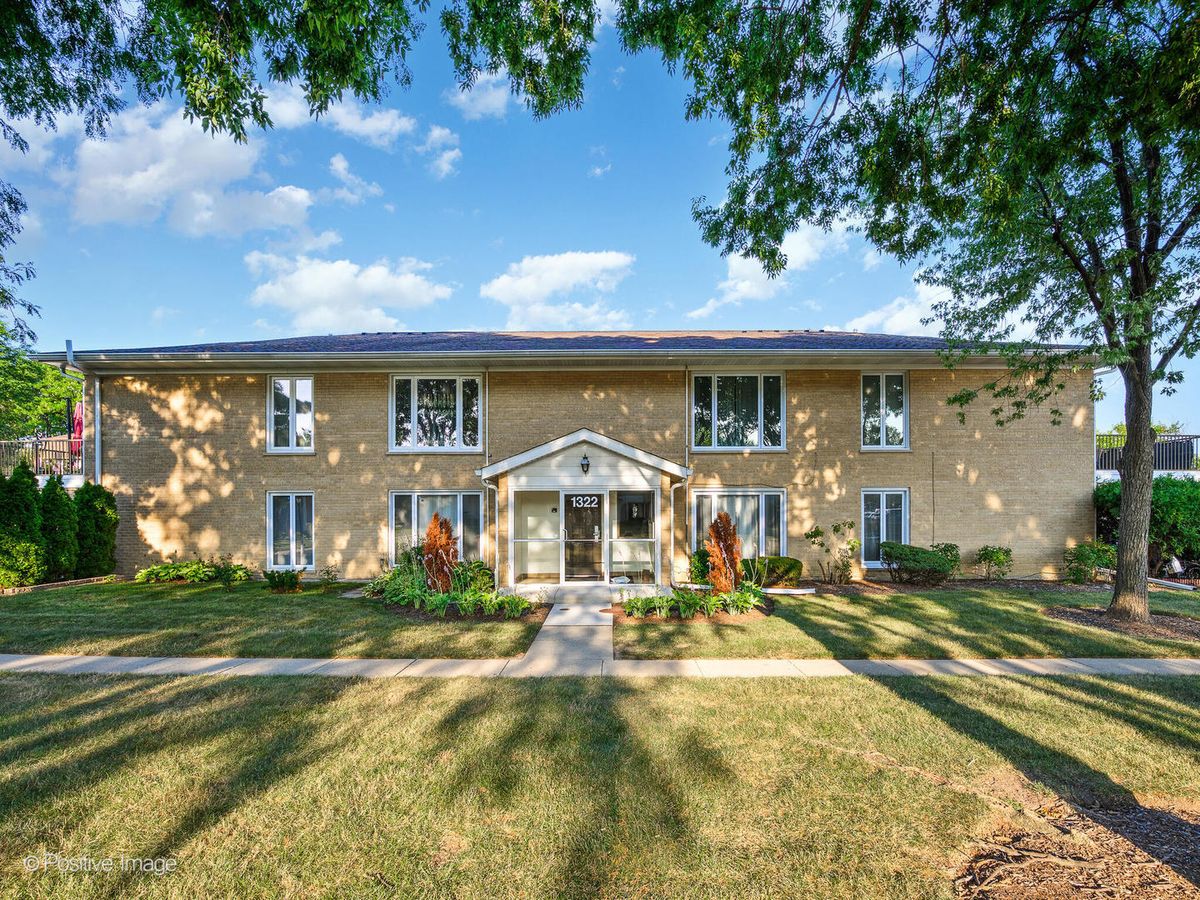 1322 New Wilke Road, Arlington Heights, IL 60005
