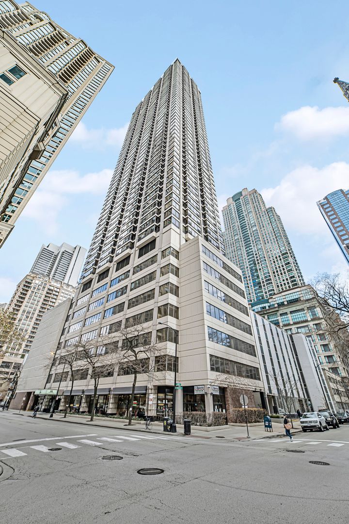 30 Huron Street, Chicago, IL 60611