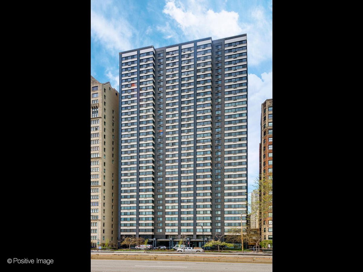 1440 Lake Shore Drive, Chicago, IL 60610
