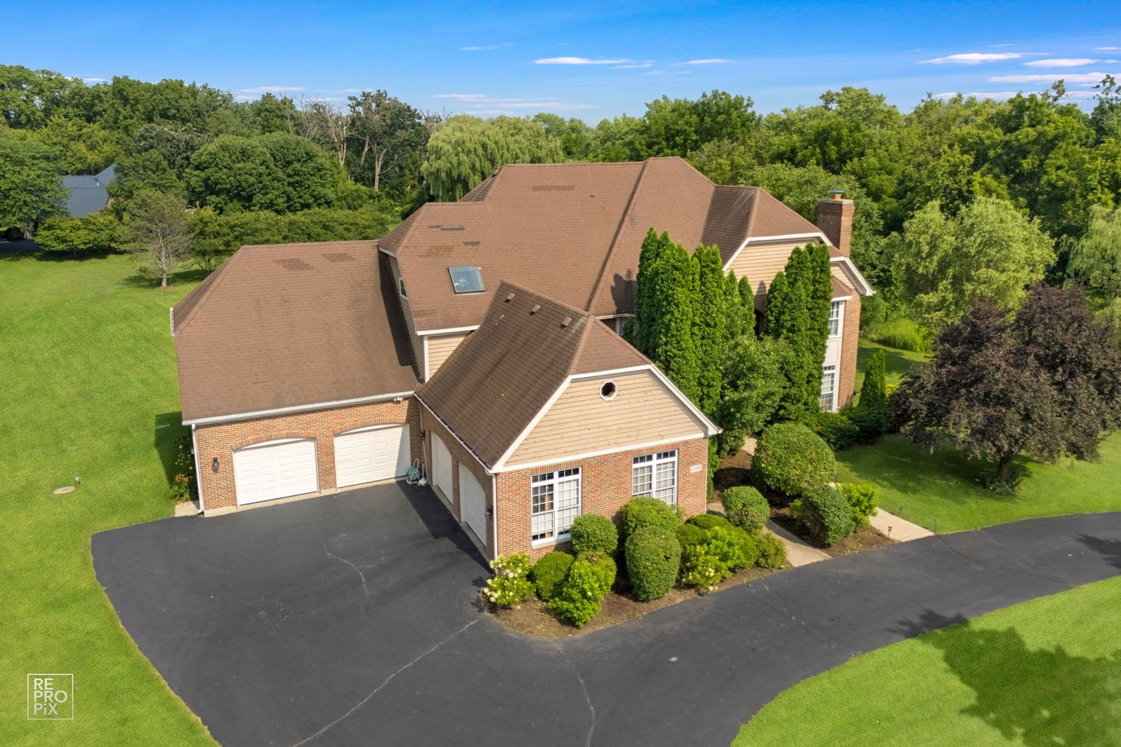 6709 Oakwood Manor Drive — Crystal Lake, IL 60012