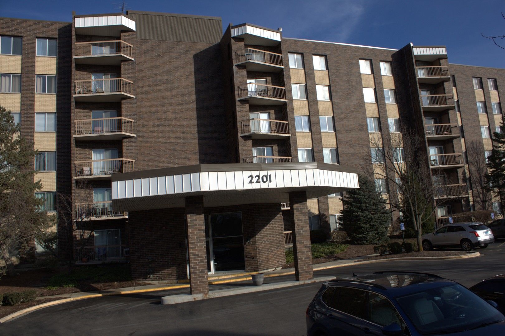 2201 S Grace Street #106 — Lombard, IL 60148