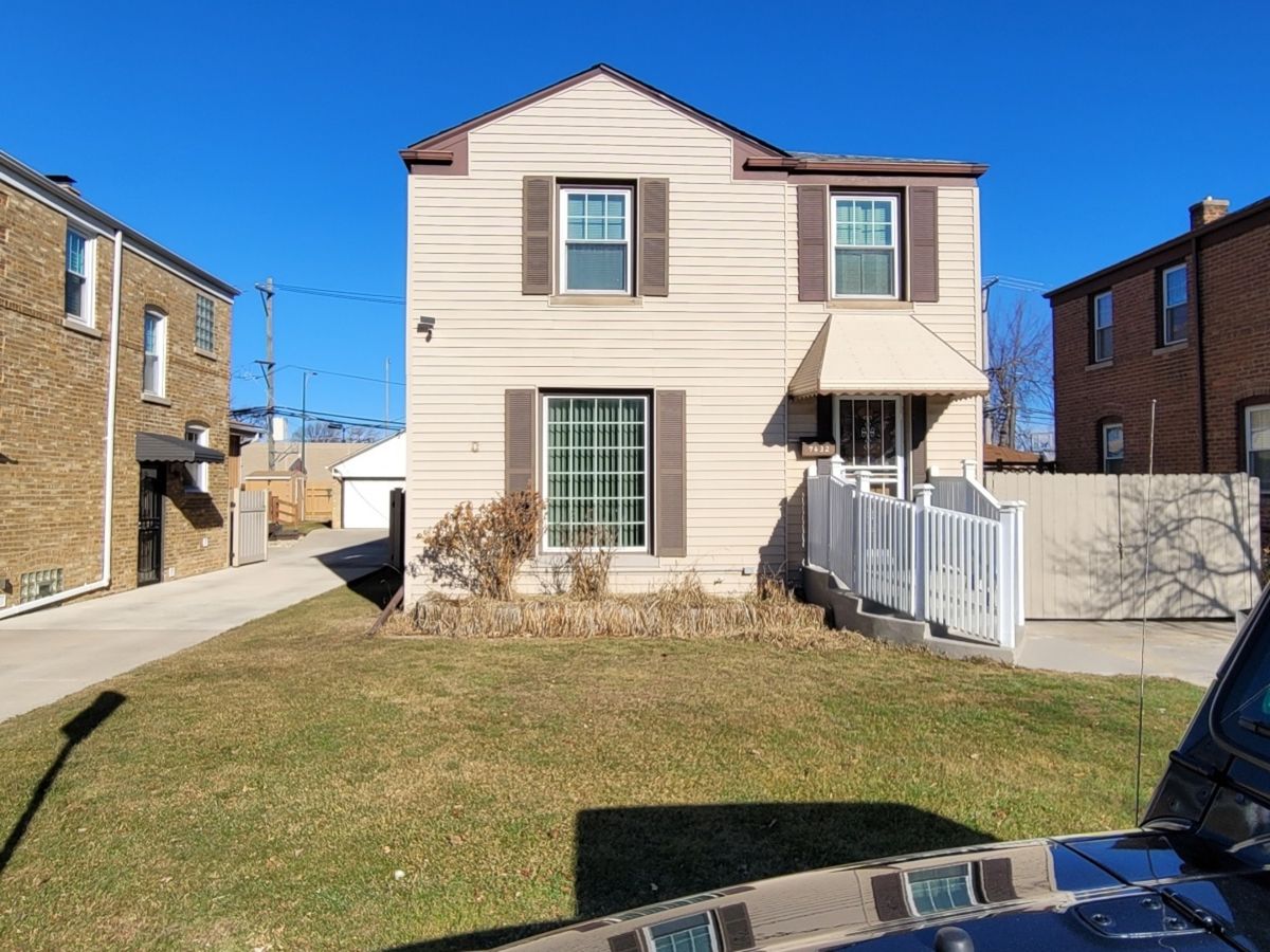 7432 Gregory Street, Chicago, IL 60656
