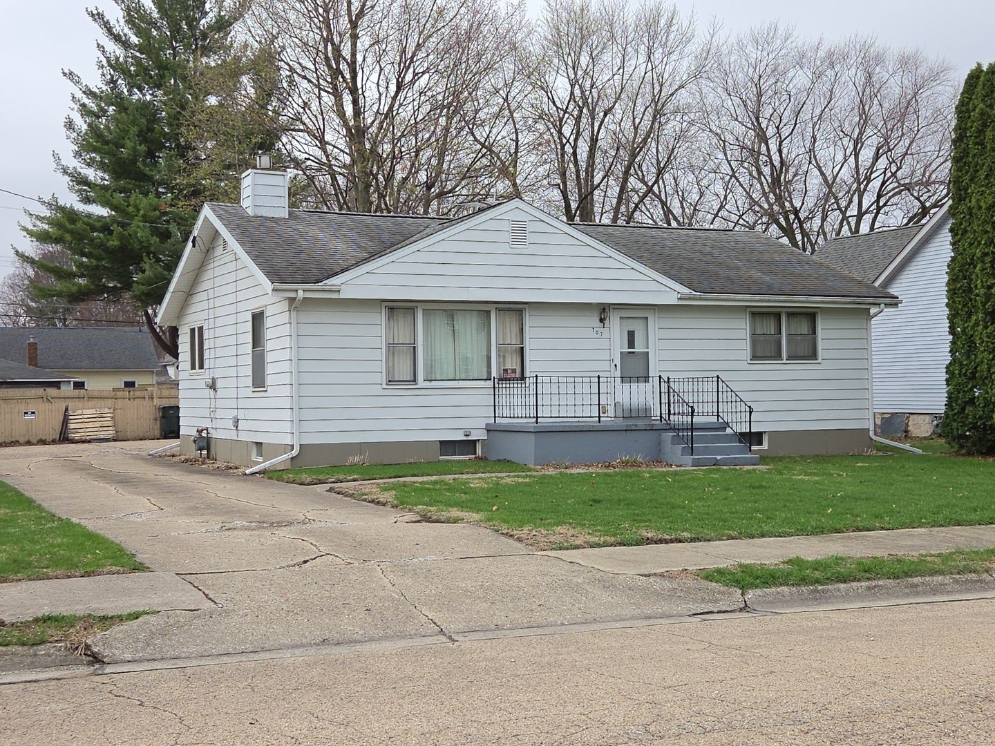 707 W 8th Street — Sterling, IL 61081
