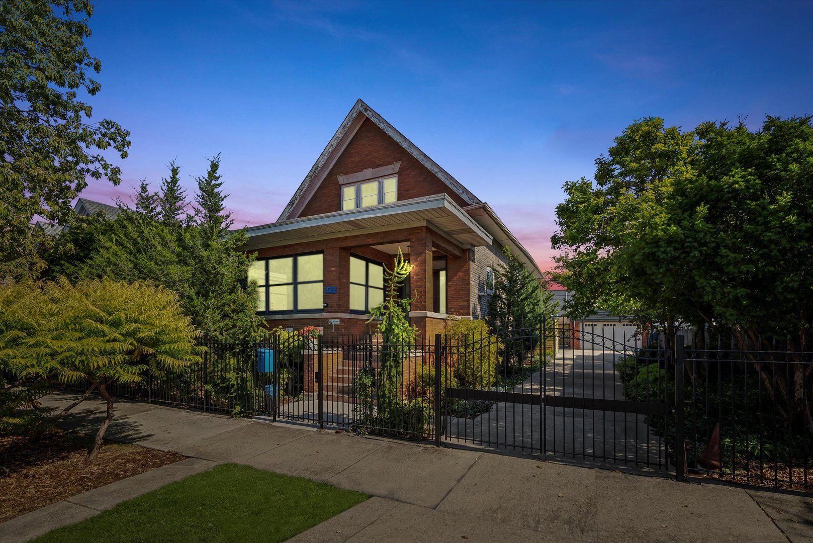 1529 N Harding Avenue — Chicago, IL 60651