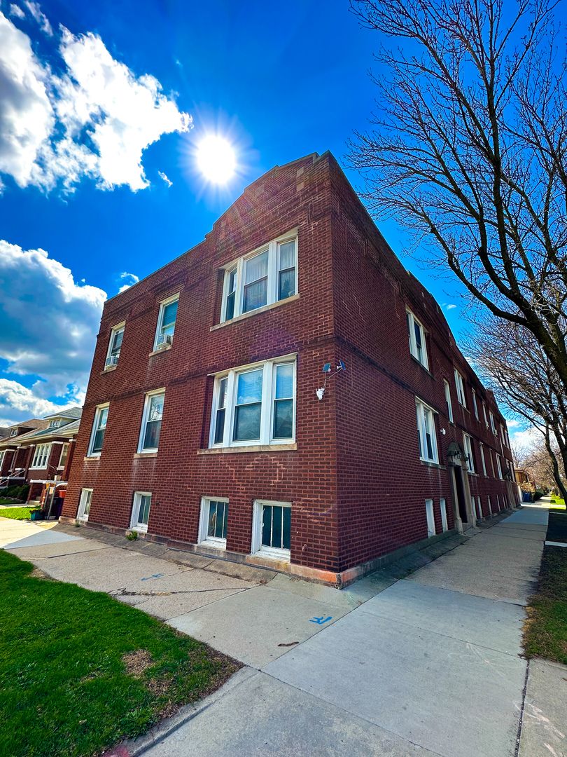 4045 Argyle Street, Chicago, IL 60630