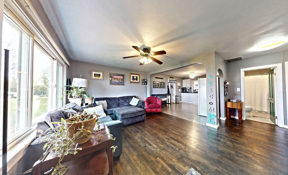 829 E Old Route 47 Road, Monticello, IL 61856