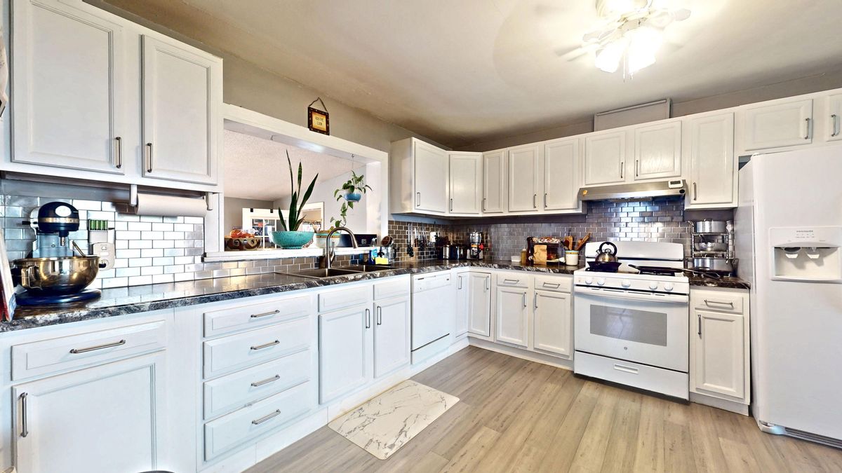 829 E Old Route 47 Road, Monticello, IL 61856