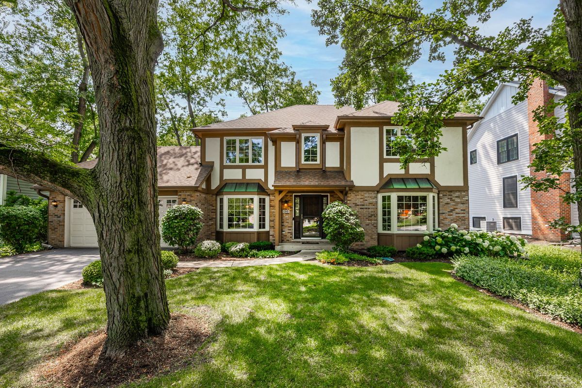 1310 Champion Forest Court, Wheaton, IL 60187