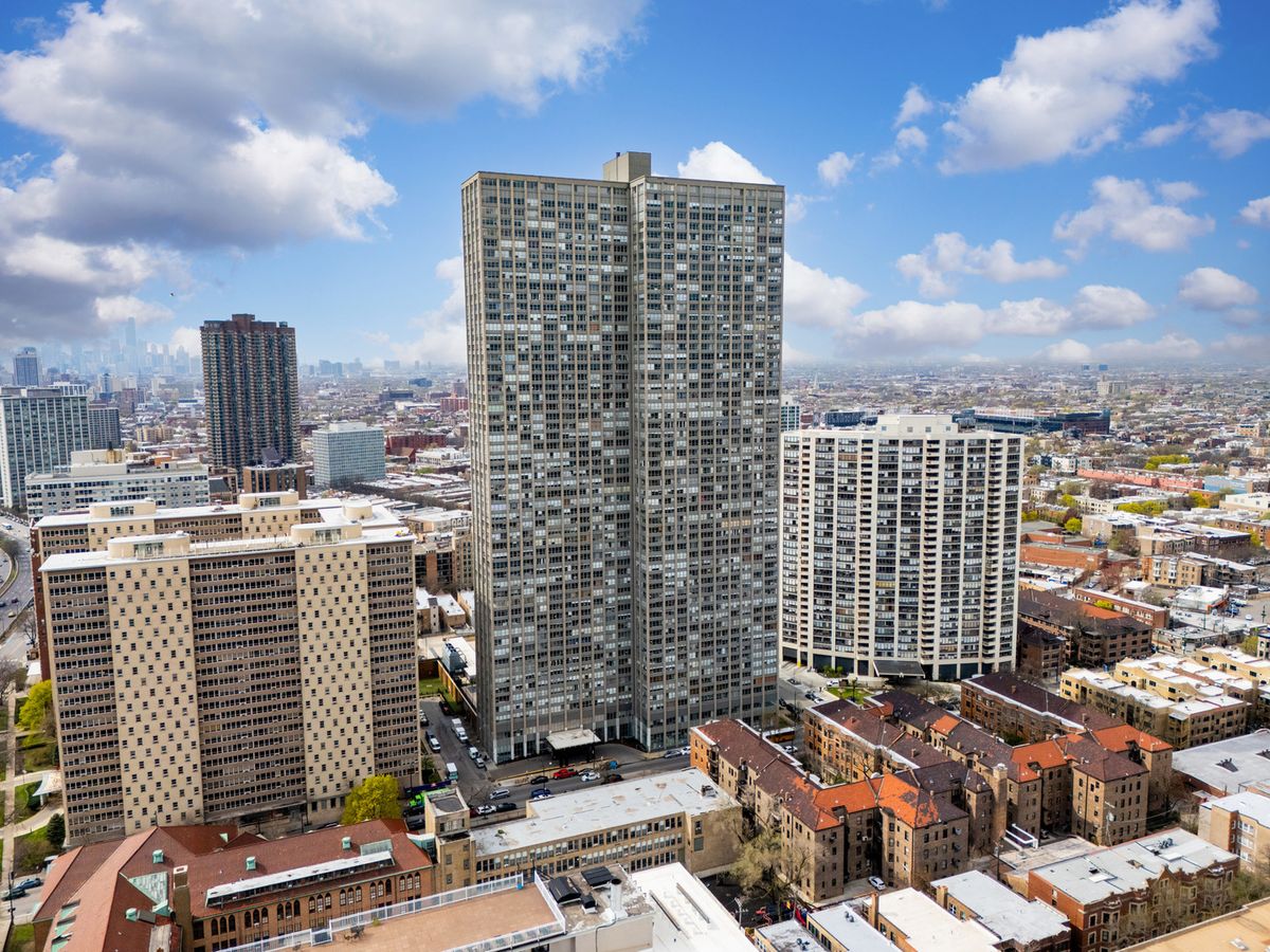 655 Irving Park Road, Chicago, IL 60613