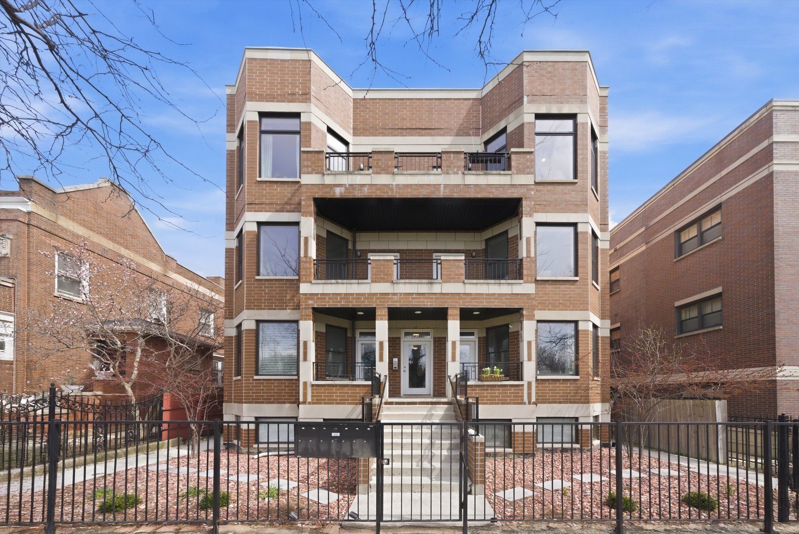 1739 N Humboldt Boulevard #3S — Chicago, IL 60647