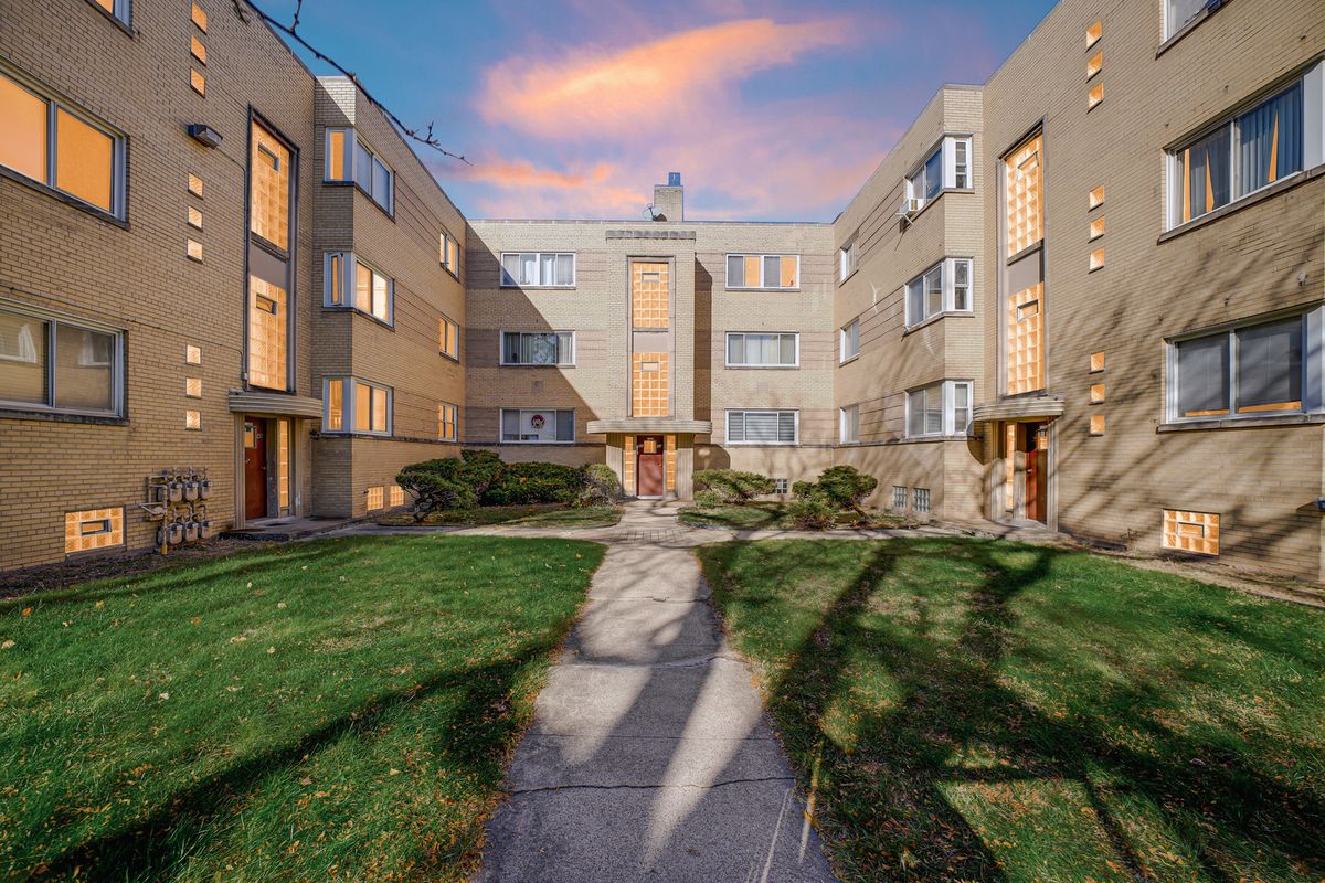 2046 72nd Place, Chicago, IL 60649