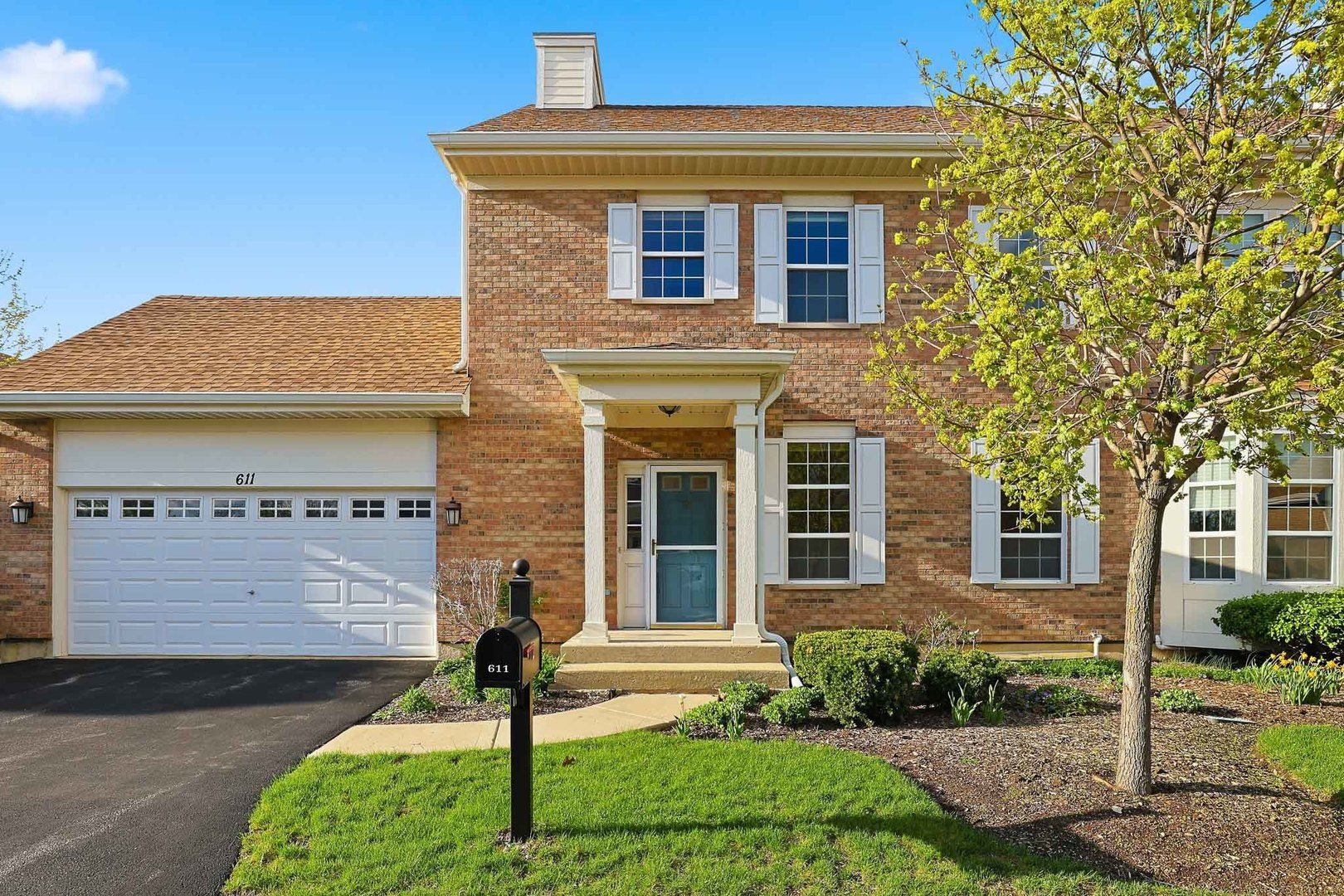 611 Belmont Lane — Carol Stream, IL 60188