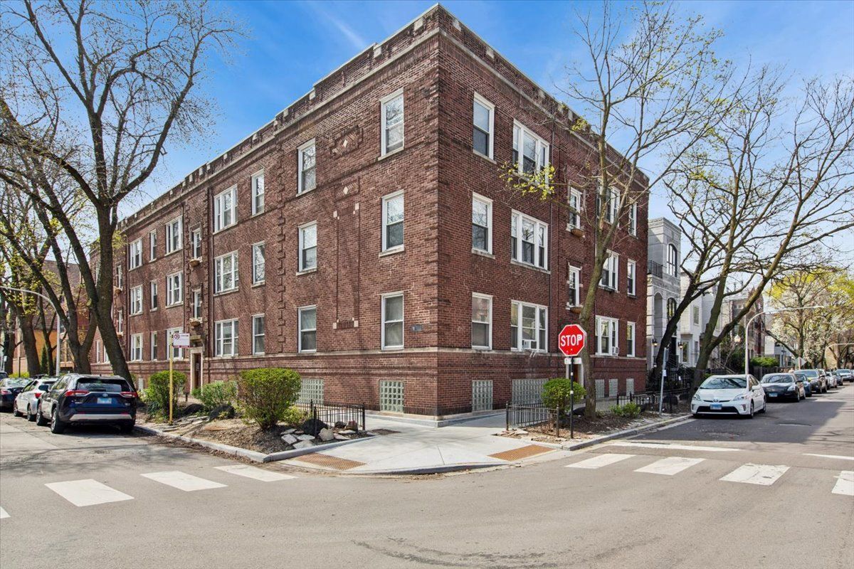 2548 N Seminary Avenue #2 — Chicago, IL 60614
