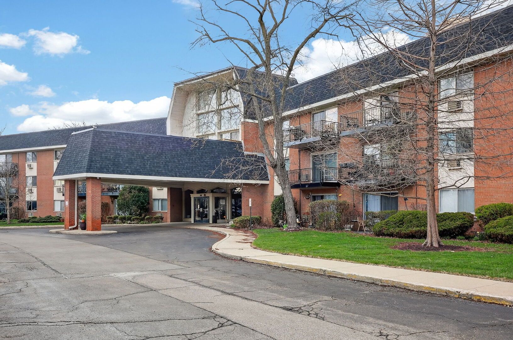 1188 Royal Glen Drive #311 — Glen Ellyn, IL 60137
