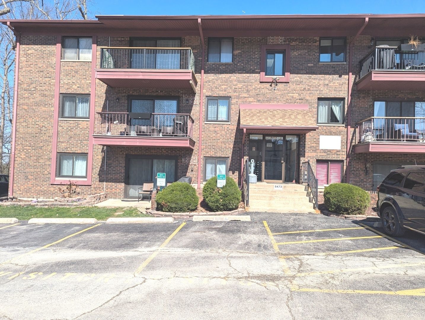8473 ARCHER Avenue — Willow Springs, IL 60480