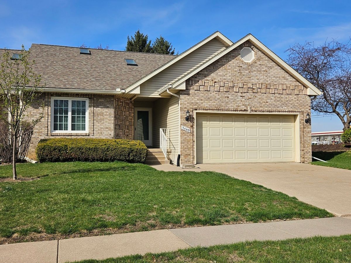 3468 Maple Glen Drive, Bettendorf, IA 52722