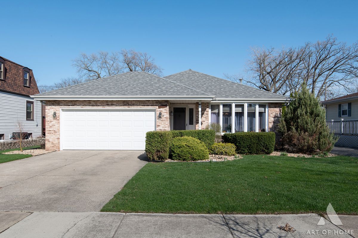 9345 82nd Court, Hickory Hills, IL 60457