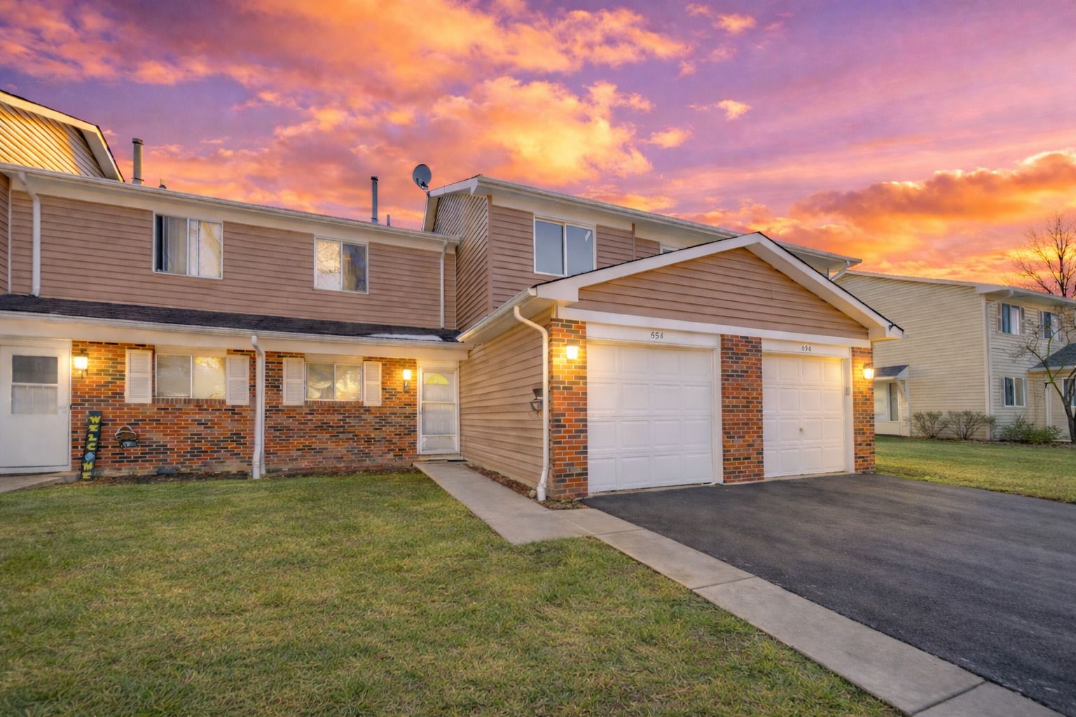 454 Esselen Court — Carol Stream, IL 60188