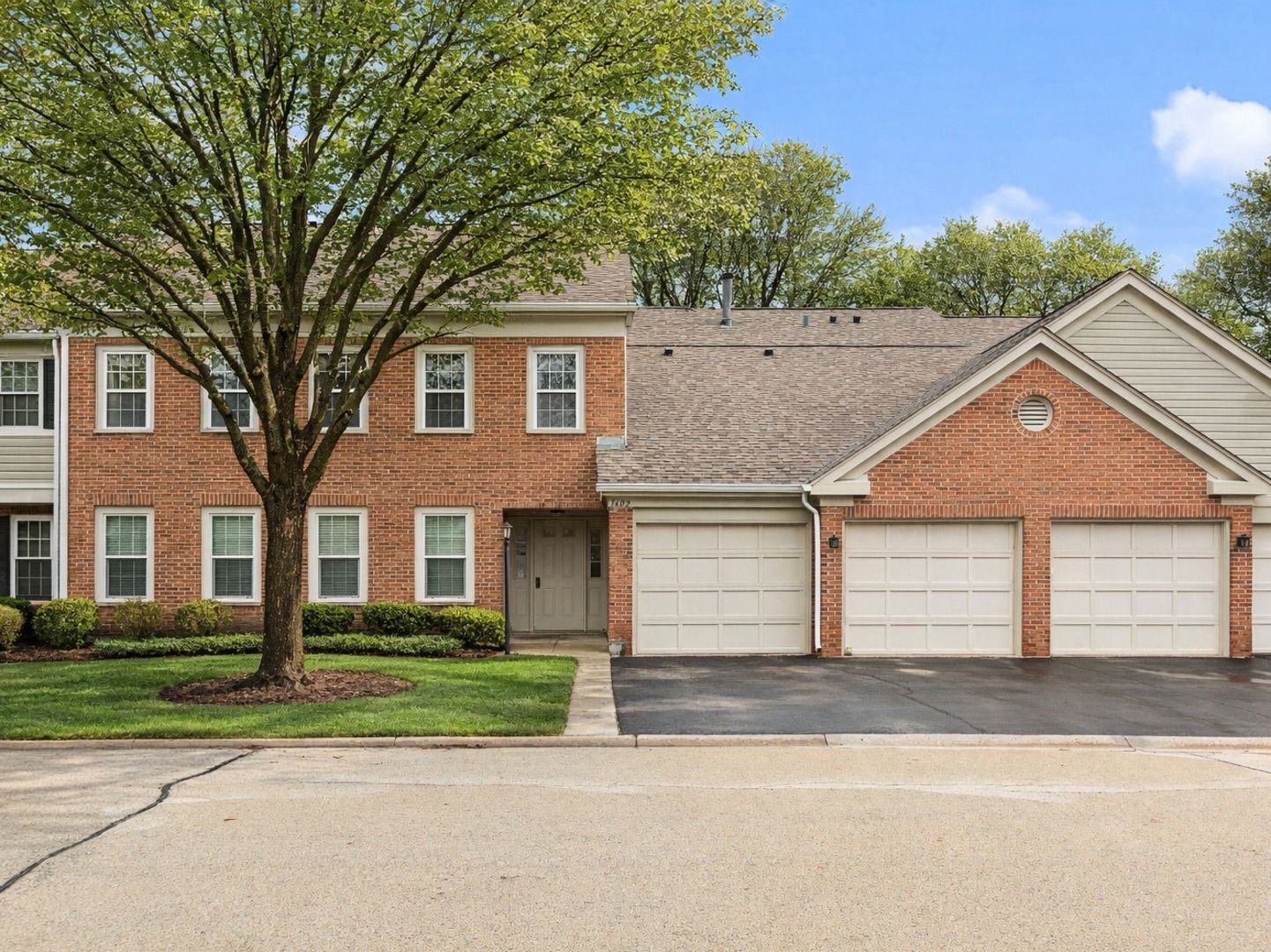 1602 Hadley Court #C2 — Wheeling, IL 60090