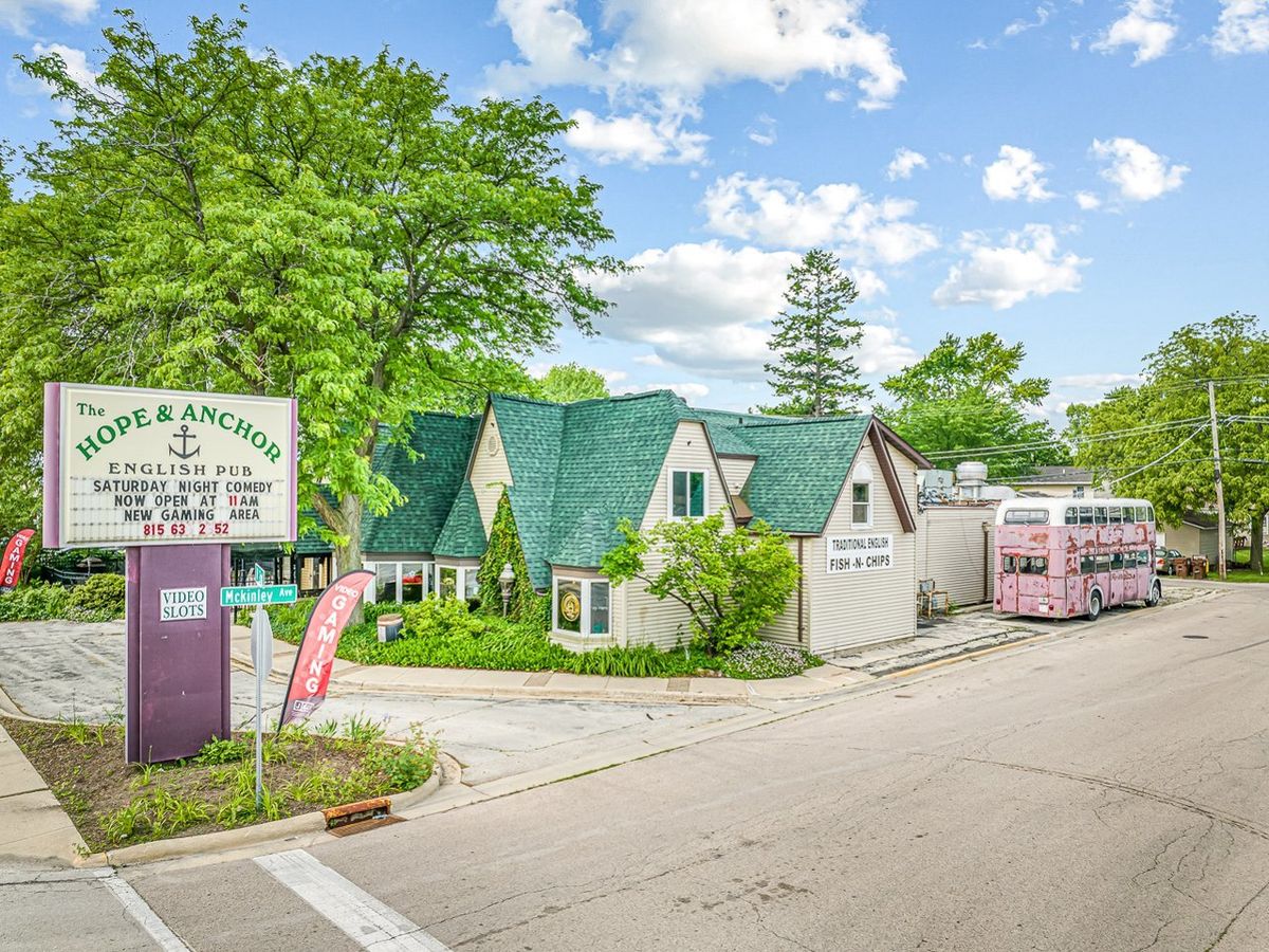 5040 N 2nd Street, Loves Park, IL 61111