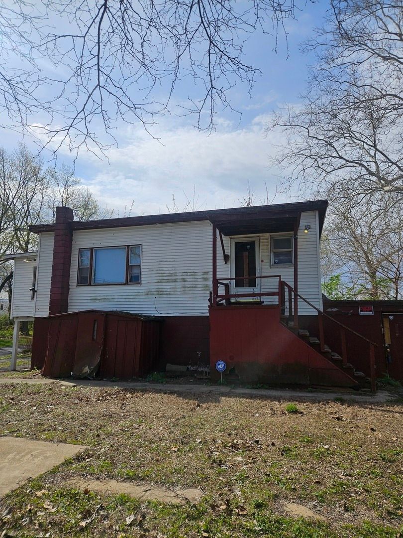 507 Crystal Lake Drive — Urbana, IL 61802