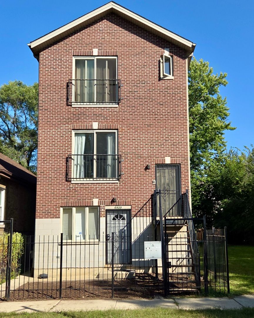 6439 S Saint Lawrence Avenue #2 — Chicago, IL 60637