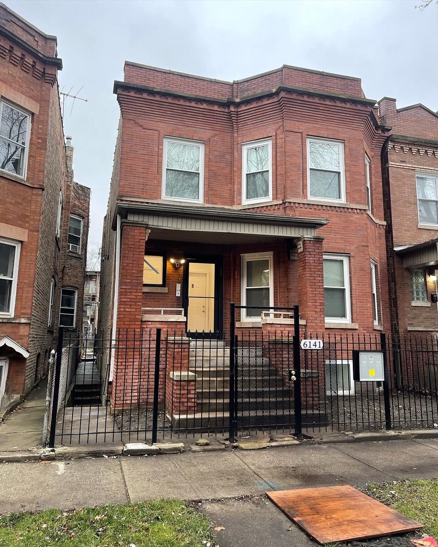 6141 S Eberhart Avenue — Chicago, IL 60637
