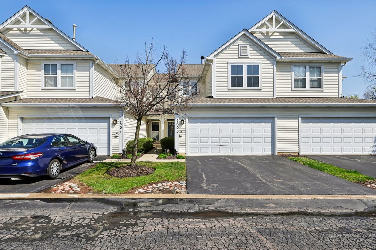 2805 Falling Waters Drive, Lindenhurst, IL 60046