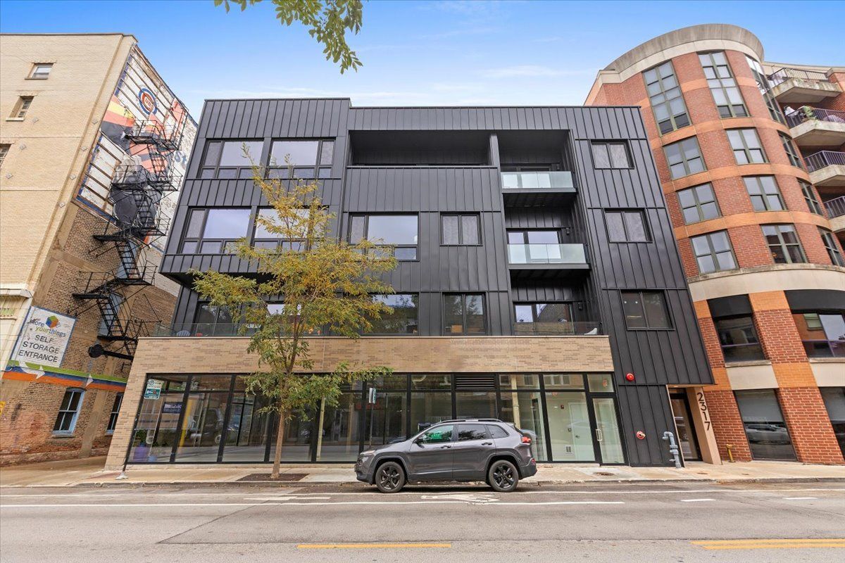2317 N Clark Street #310 — Chicago, IL 60614