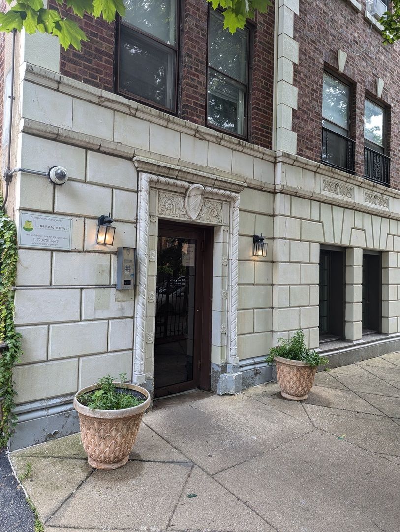 5135 S Kenwood Avenue #501 — Chicago, IL 60615